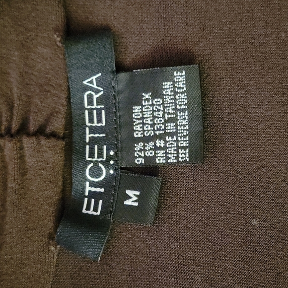 Brown form fitting sleeveless top - Picture 4 of 4